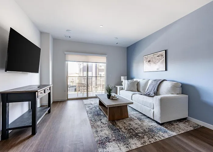 Landing Stylish 1bd Gym Clubhouse Apartment