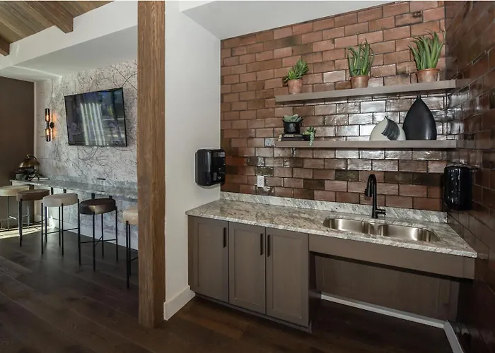 Landing Stylish 1bd Gym Clubhouse