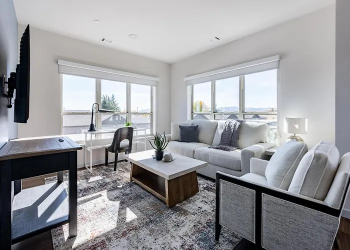 Landing Stylish 1bd Gym Clubhouse Apartment